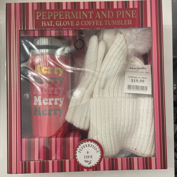 Peppermint and Pine NWT Tumbler/Hat/Glove Holiday Gift Set RN#166920 - Picture 2 of 7